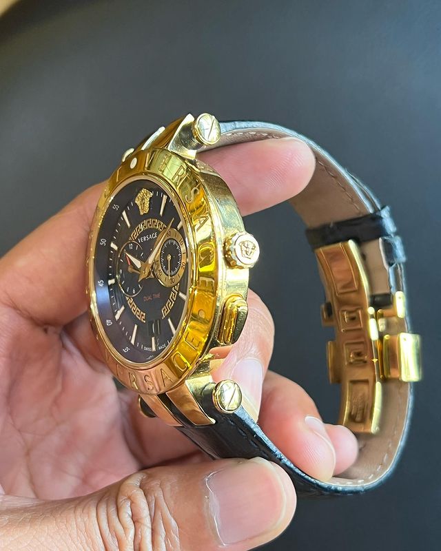 Versace V