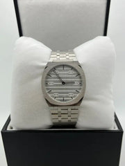 Gucci 25H Quartz Silver Dial Silver Steel Strap Unisex Watch - YA163407